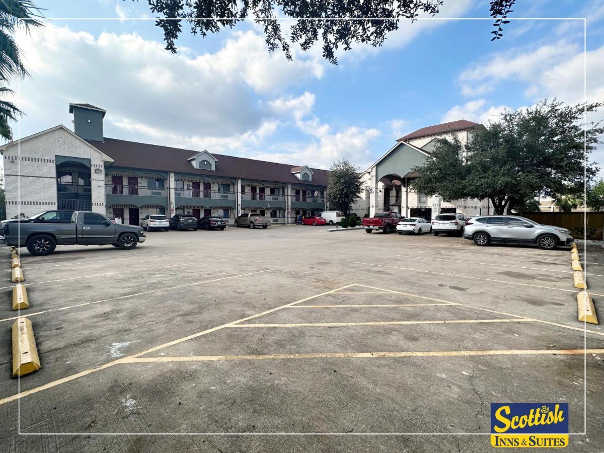 Scottish Inn & Suites Sam Houston Parkway Exterior foto